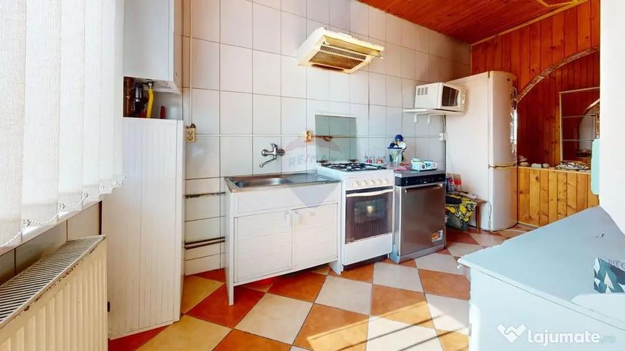Apartament cu 3 camere decomandat în Central