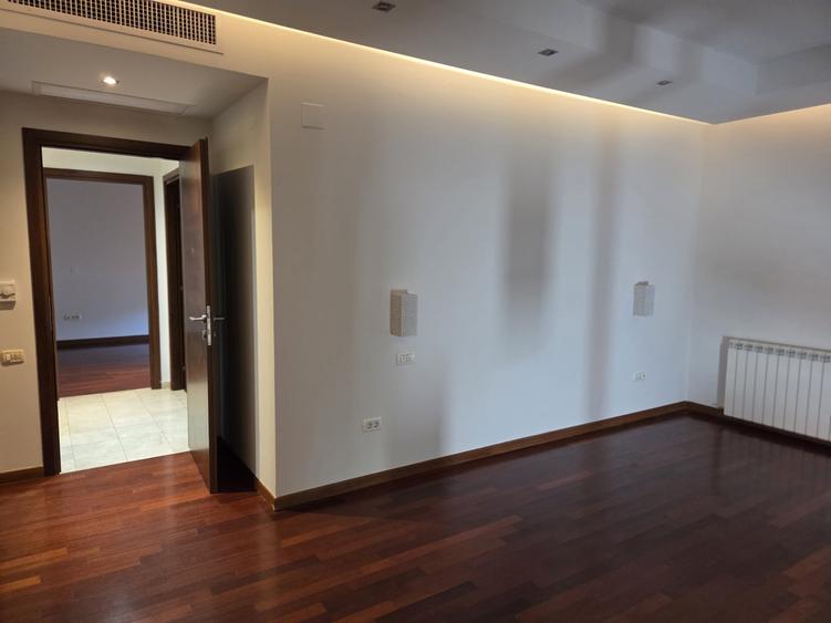 Apartament cu 4 camere decomandat în Dorobanți