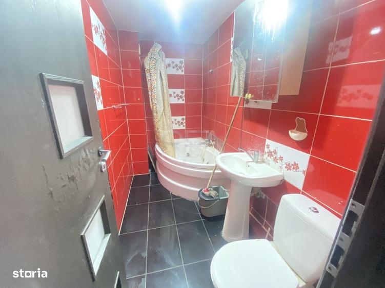 Apartament cu 3 camere decomandat în Trafic Greu