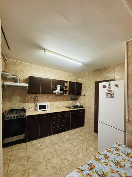 Apartament cu 3 camere decomandat în Vitan