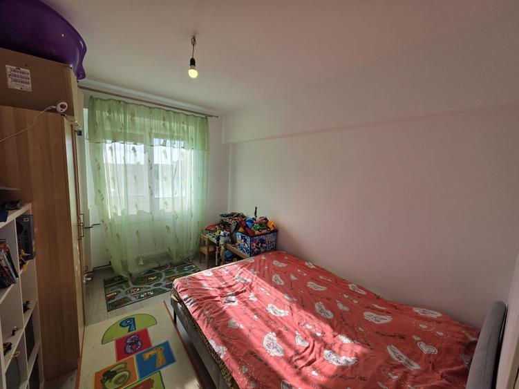 Apartament cu 3 camere decomandat, mobilat în Drumul Taberei