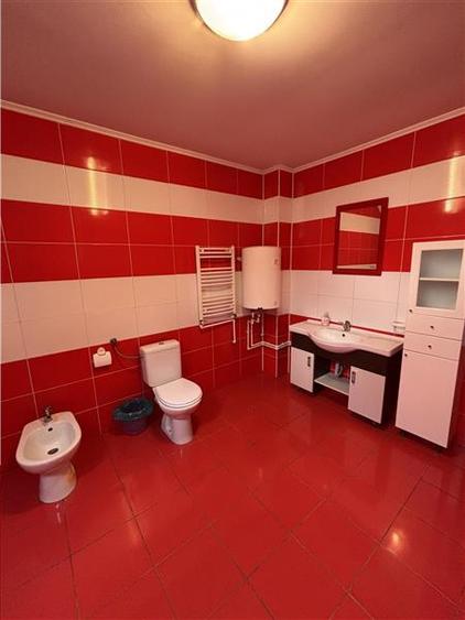 Casă cu 8 camere cu Teren 200 Mp în Exterior Nord