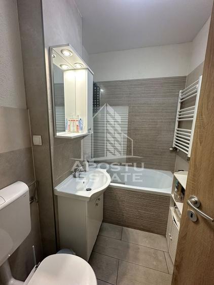 Apartament cu 3 camere semidecomandat în UMT