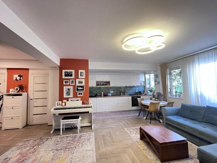 Apartament cu 3 camere, mobilat în Titan