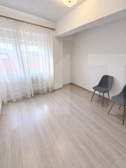 Apartament cu 3 camere semidecomandat, mobilat în Sud-Est