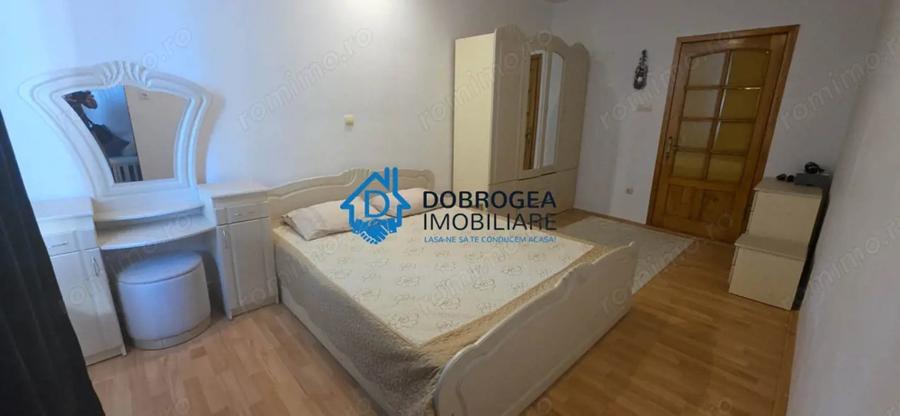 Casă cu 5 camere cu Teren 384 Mp în Păcii