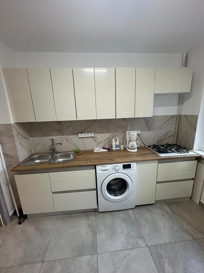 Apartament cu 3 camere decomandat în Militari