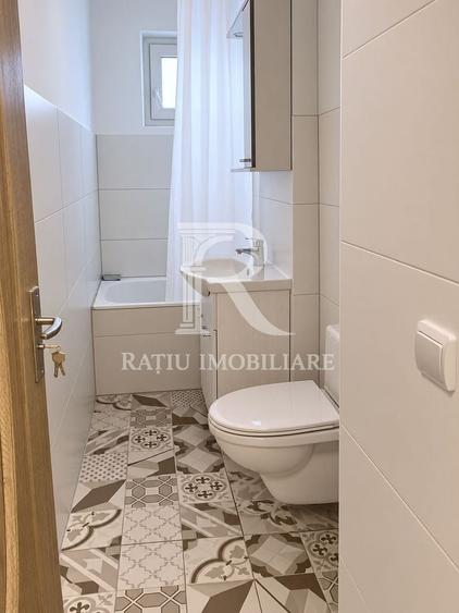 Apartament cu 3 camere semidecomandat, mobilat în Central