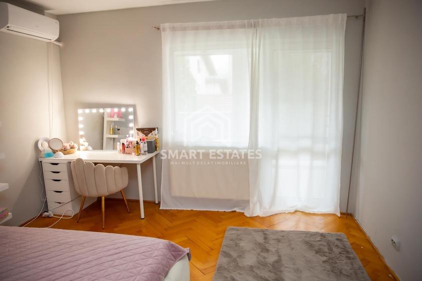 Casă individuală cu 8 camere cu Garaj în Băneasa