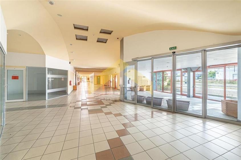 Hala de 8,560mp de vanzare in zona Micalaca - 8