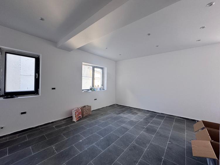 Spatiu Comercial 33 Mp | Pretabil Birou | Industriilor | | Laminor | 23 August - 4