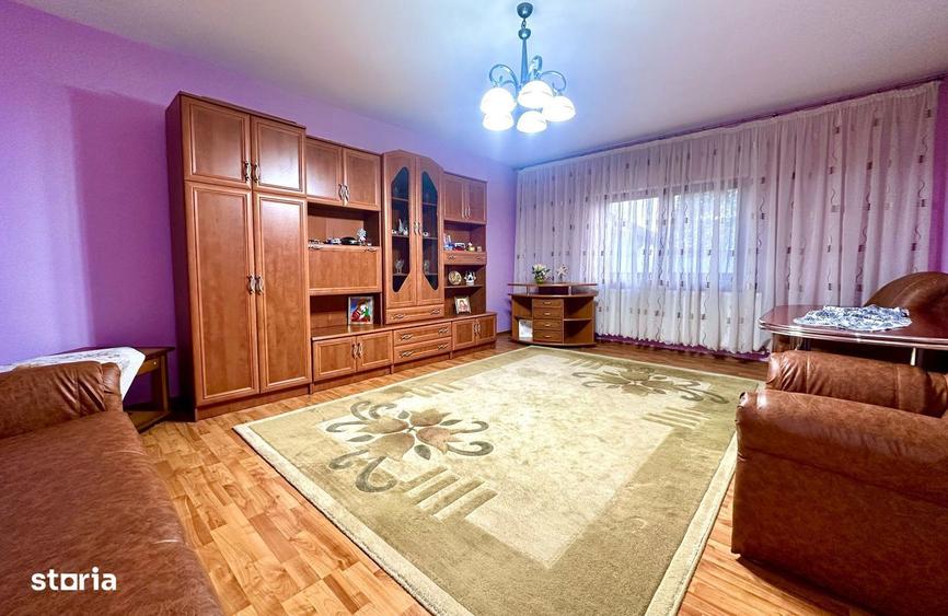 Casa spa?ioasa (6 camere) + teren 1382mp + garaj si foisor - 2