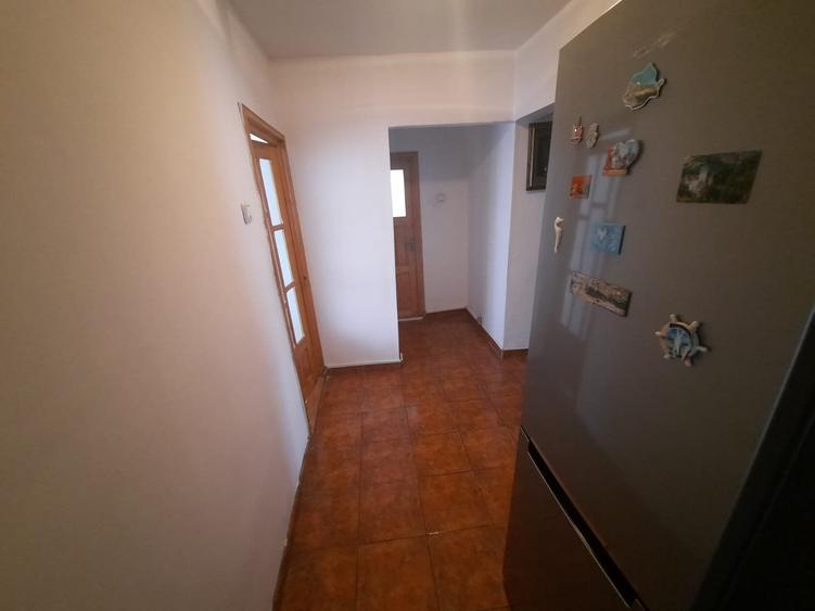 Apartament cu 4 camere, decomandat, etaj 2/4, zona Cug - 8