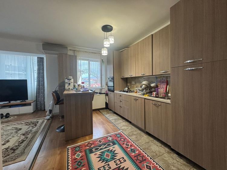 Apartament 3 camere, 70 mp cu parcare, et3, Str Florilor - Floresti - 7