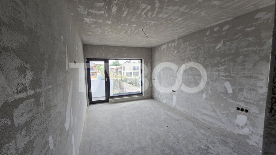 Duplex de vanzare 450mp teren liber 4 camere 2 bai 2 parcari Selimbar - 8