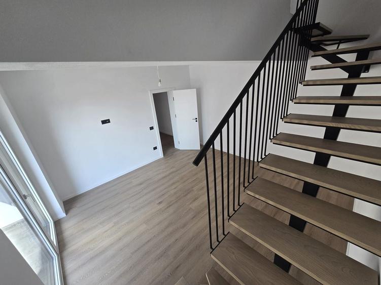 Apartament superb pe 2 niveluri. Bucatarie inchisa. 2 Locuri de Parcare. - 3