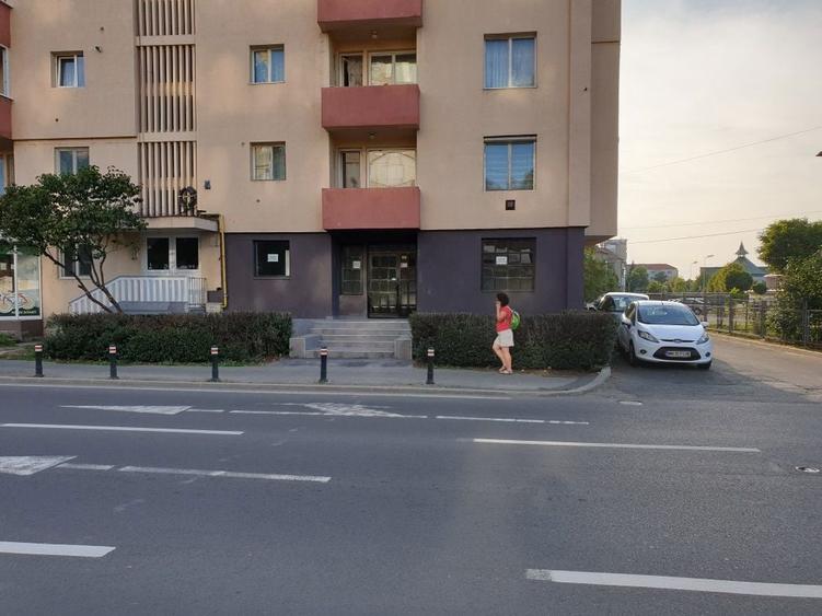 Inchiriez Spatiu comercial st culturi 4/ 24 pret 530 E sau 150000 E - 2