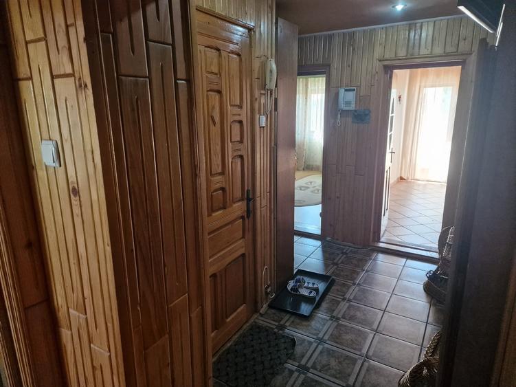 De Vanzare Apartament 3 camere Decomandat -bloc tip vila Obcini - 9