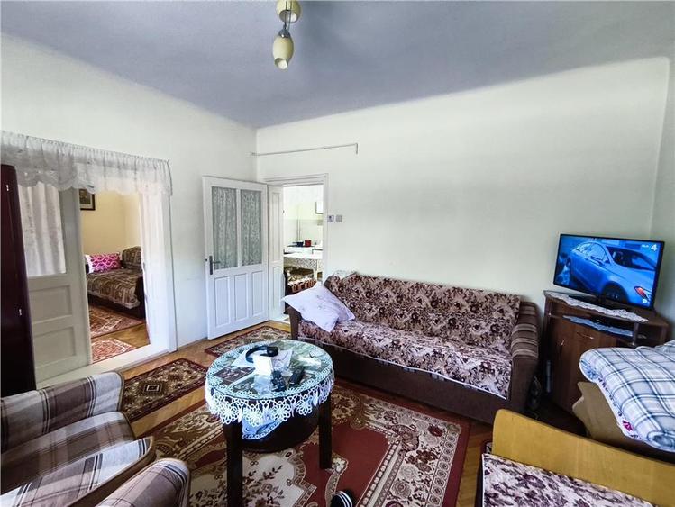 Casa pe un nivel renovata,curte individuala teren 780mp - 4