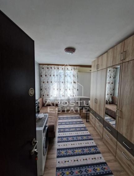 Garsoniera la etaj intermediar, situata in zona Take Ionescu - 3