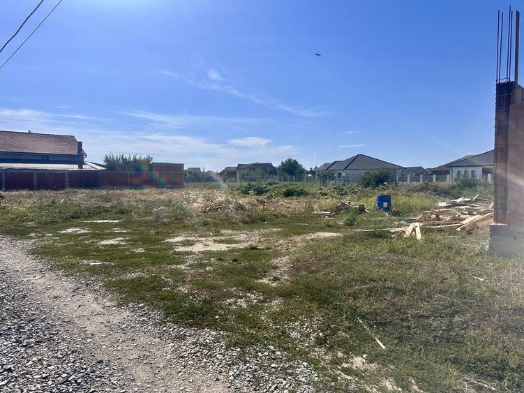 Teren de vanzare de 500 mp , pret / parcela .Usor neg - 2