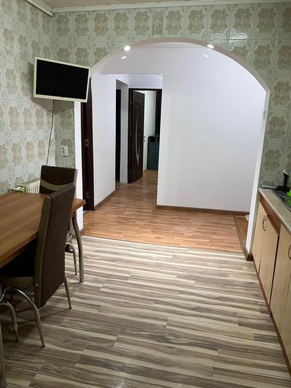 Apartament cu 3 camere decomandat în Exterior Vest