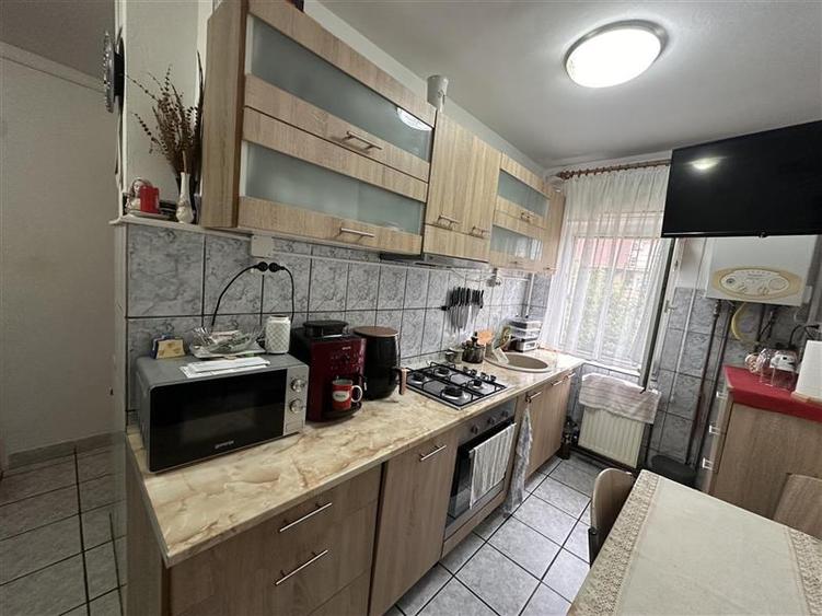 Decomandat, 36 mp utili, etaj intermediar cu centrala propie - 3