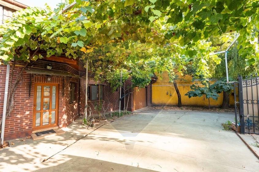 Casa 5 camere + spațiu comercial zona centrala - 1