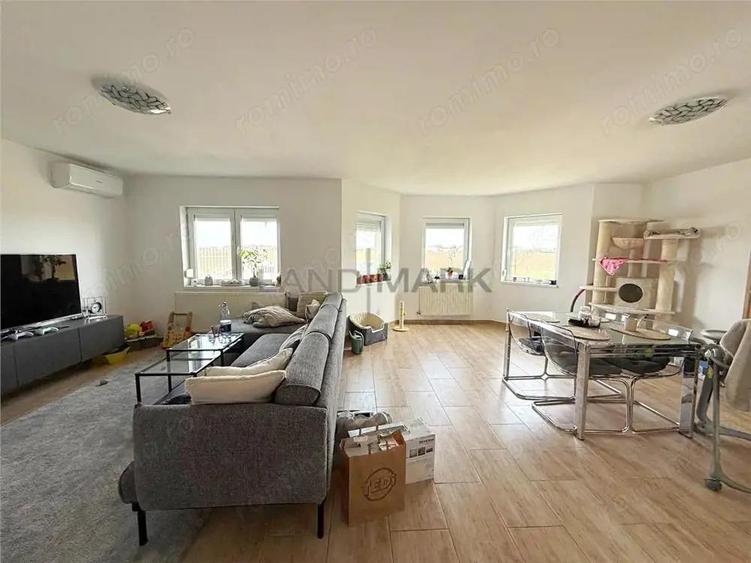 CASA individuala cu garaj, 5 camere, 3 bai Dumbravita zona lac Macilor - 1