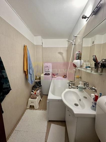 2 camere de vanzare Sebastian - Novaci - 5