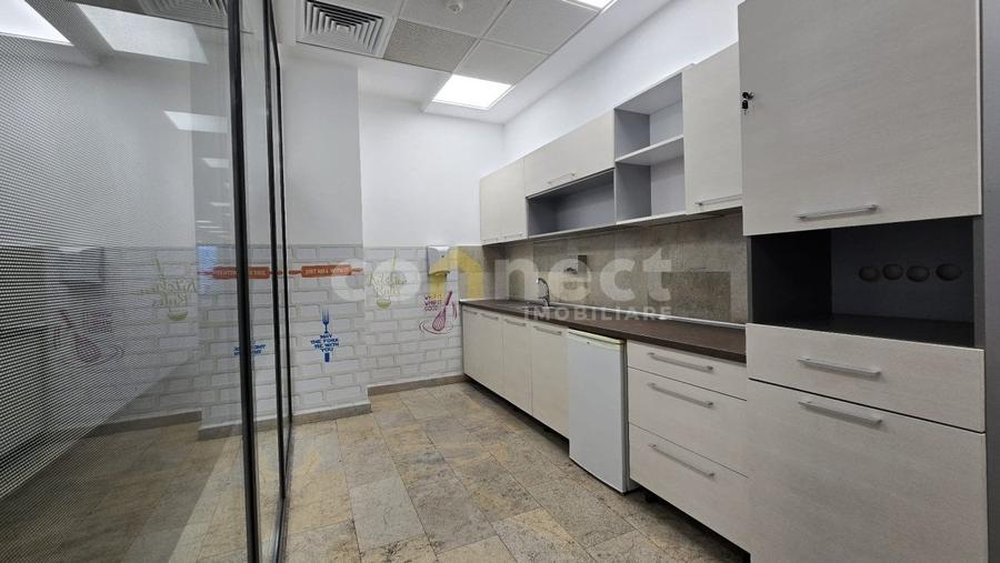 Birou, de 900 mp, în Central