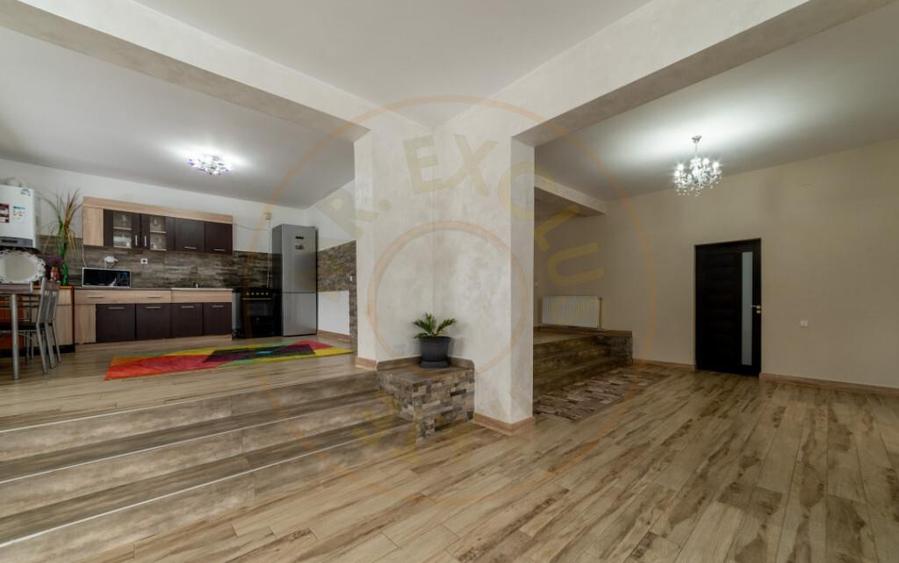 Casa primitoare de inchiriat in Valea Ursului-spa?iu, natu - 6