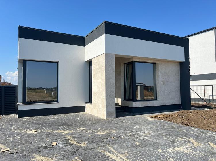 Casa parter 3 camere  in ansamblu rezidential-apa curenta-str asfaltata - 1