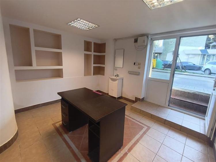 Spațiu comercial, de 25 mp, în Central