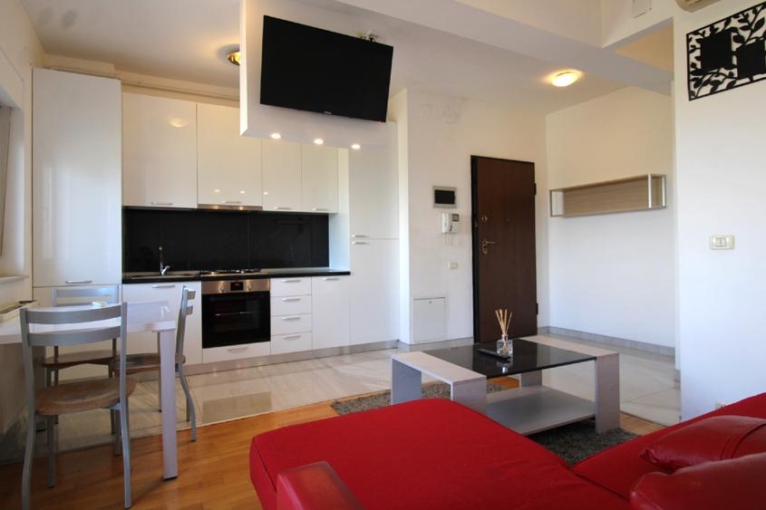 Direct proprietar vand apartament 2 camere,38 mp,bloc Europa 1,et 2,complet mobi - 2