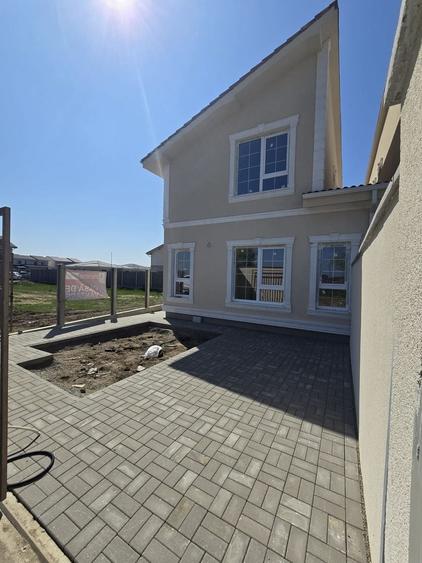 Duplex despartit prin camera tehnica - 4 camere Toate Utilitatile - 2