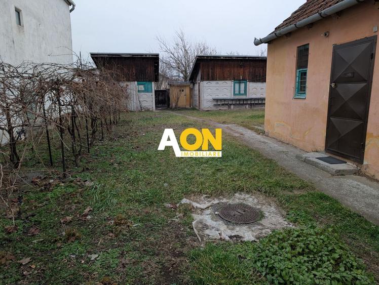 Casă individuală cu 2 camere cu Canalizare în Central
