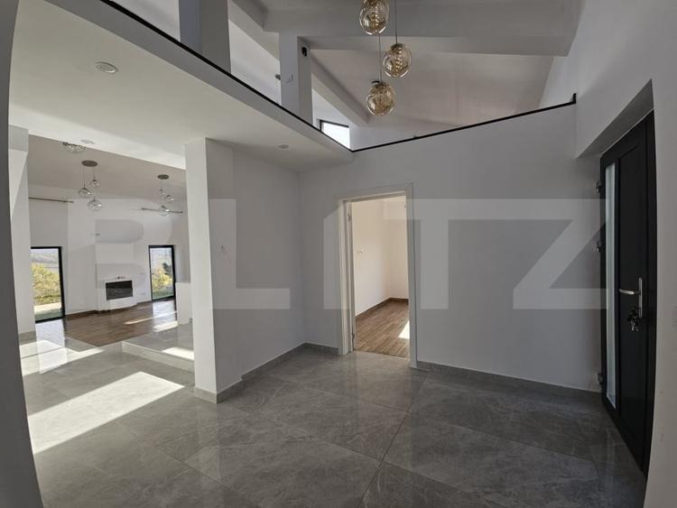 Vila superba, 4 camere, in zona Hlincea - 15