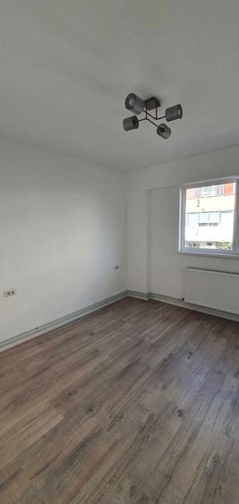 Inchiriez apartament 3 camere ultracentral - zona Romal - Campina - 2
