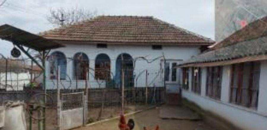 Casa si teren-Com. Devesel, Jud. Mehedinti, - 1