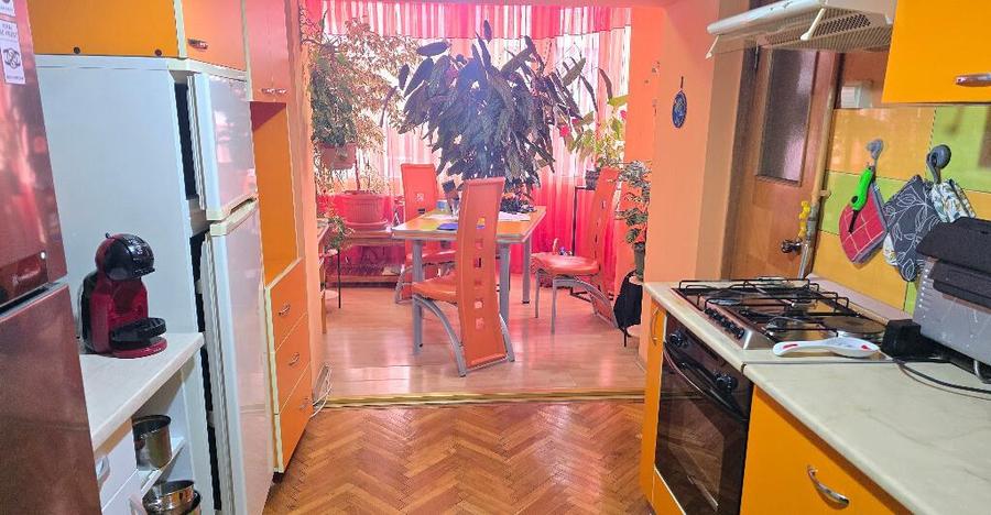 Vand apartament 3 cam. Deva, etaj 1, bloc din anul 2000, 157 mp, BOXA - 17