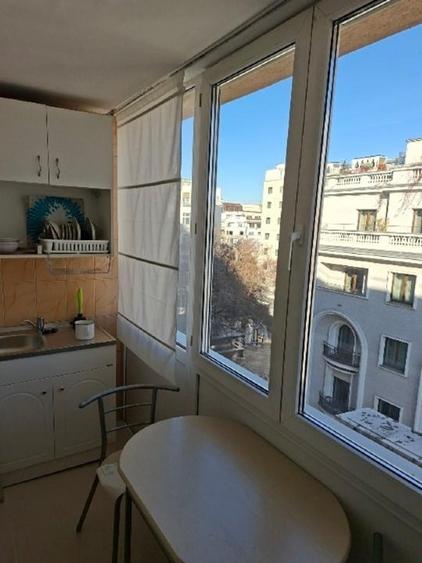 Garsoniera vis a vis de Athenee Palace nou renovata si mobilata - 6