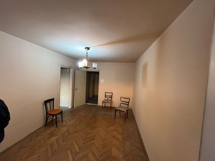 Apartament cu 2 camere semidecomandat în Bucur Obor