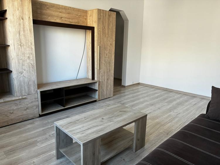 Apartament 2 camere, renovat complet, mobilat, etaj 3 - 4