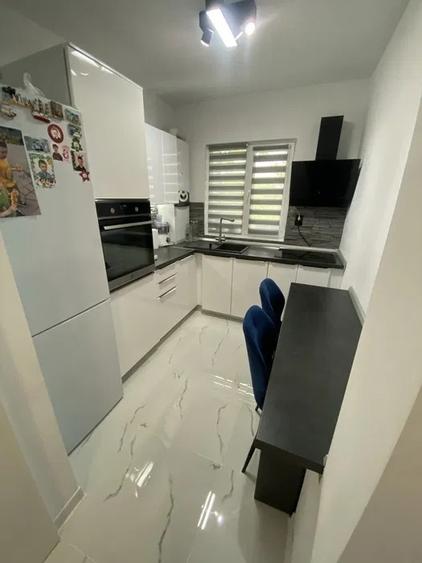 Apartament cu 3 camere, etajul 3/4, zona Podu Ros - 8