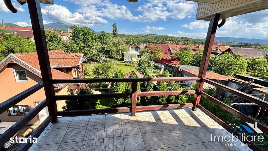 Casa - Petrila | 125 mp | La intrarea in oras | Strada principala - 16