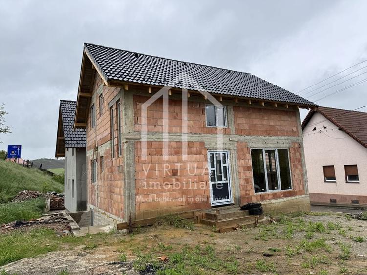 Trei imobile cu teren de 1180mp, 2 casa noi, pivnita,  Sura mare - 1