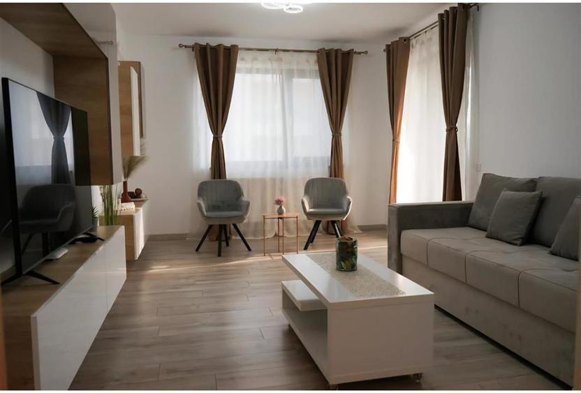Apartament cu 2 camere decomandat, mobilat în Tractorul