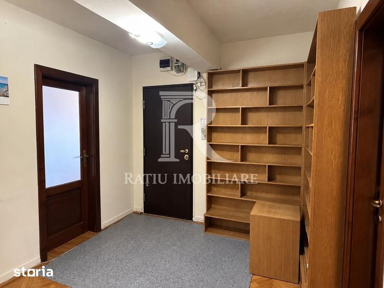 Apartament cu 3 camere decomandat în Cantemir