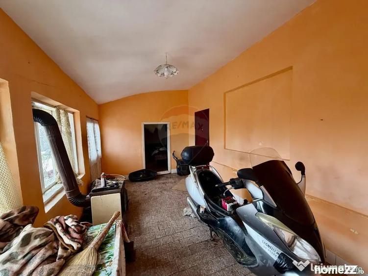 Casă cu 4 camere cu Teren 7727 Mp în Blidari (Cârligele)
